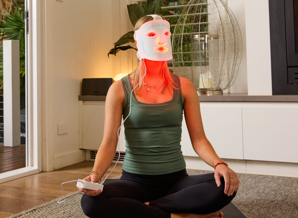 Baxter_Blue_Red_Light_Therapy_Face_Mask_on woman