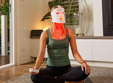 Baxter_Blue_Red_Light_Therapy_Face_Mask_on woman