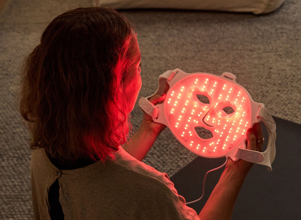 Baxter_Blue_Red_Light_Therapy_Face_Mask_woman holding mask showing red LED's