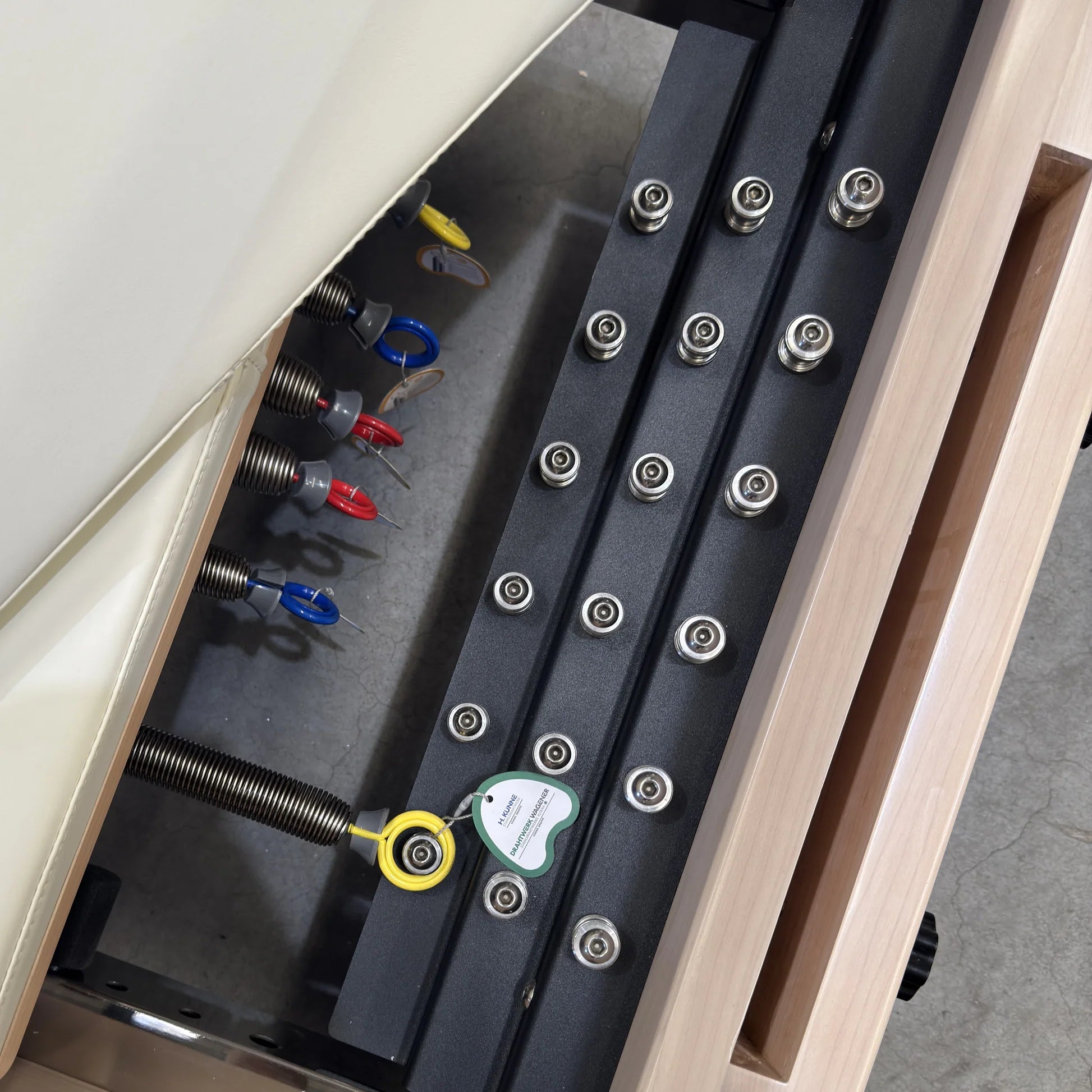 Maple Studio V2 3 level of springs in original colour