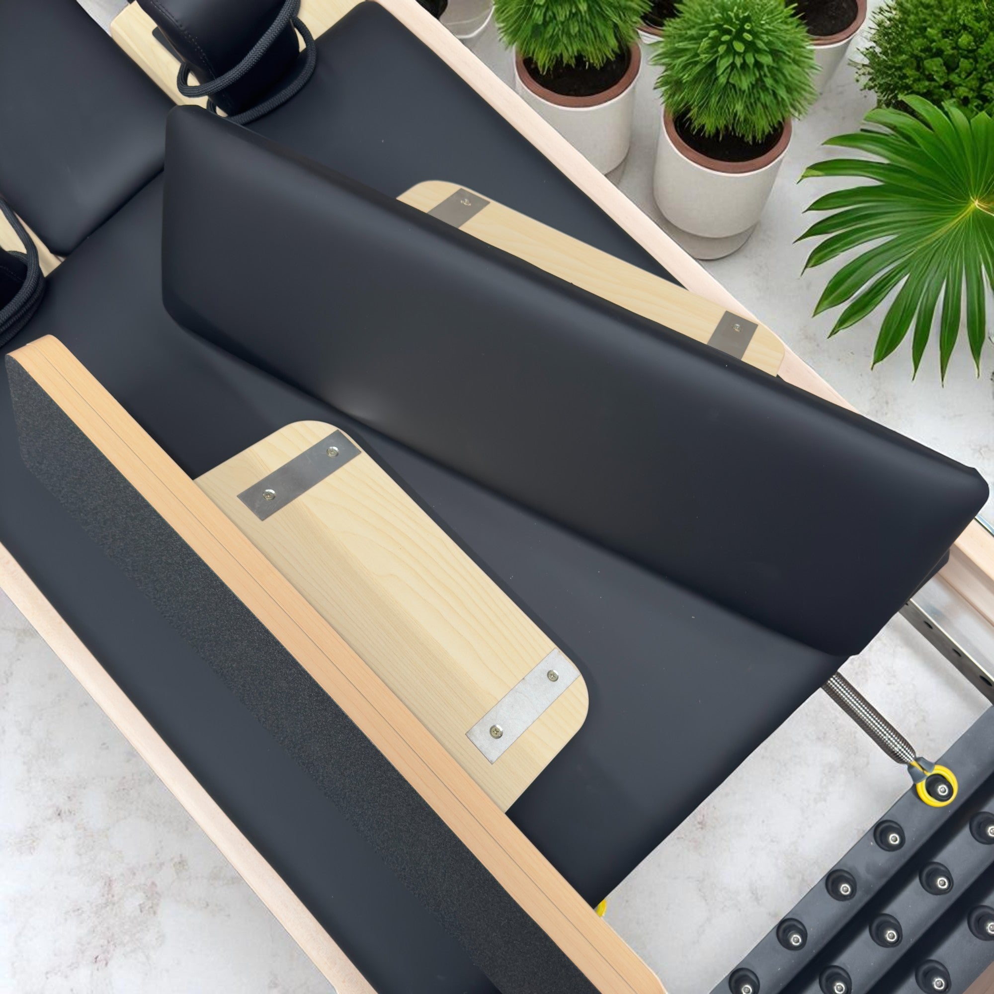 Premium maple wood frame detail Maple Studio V2 original color