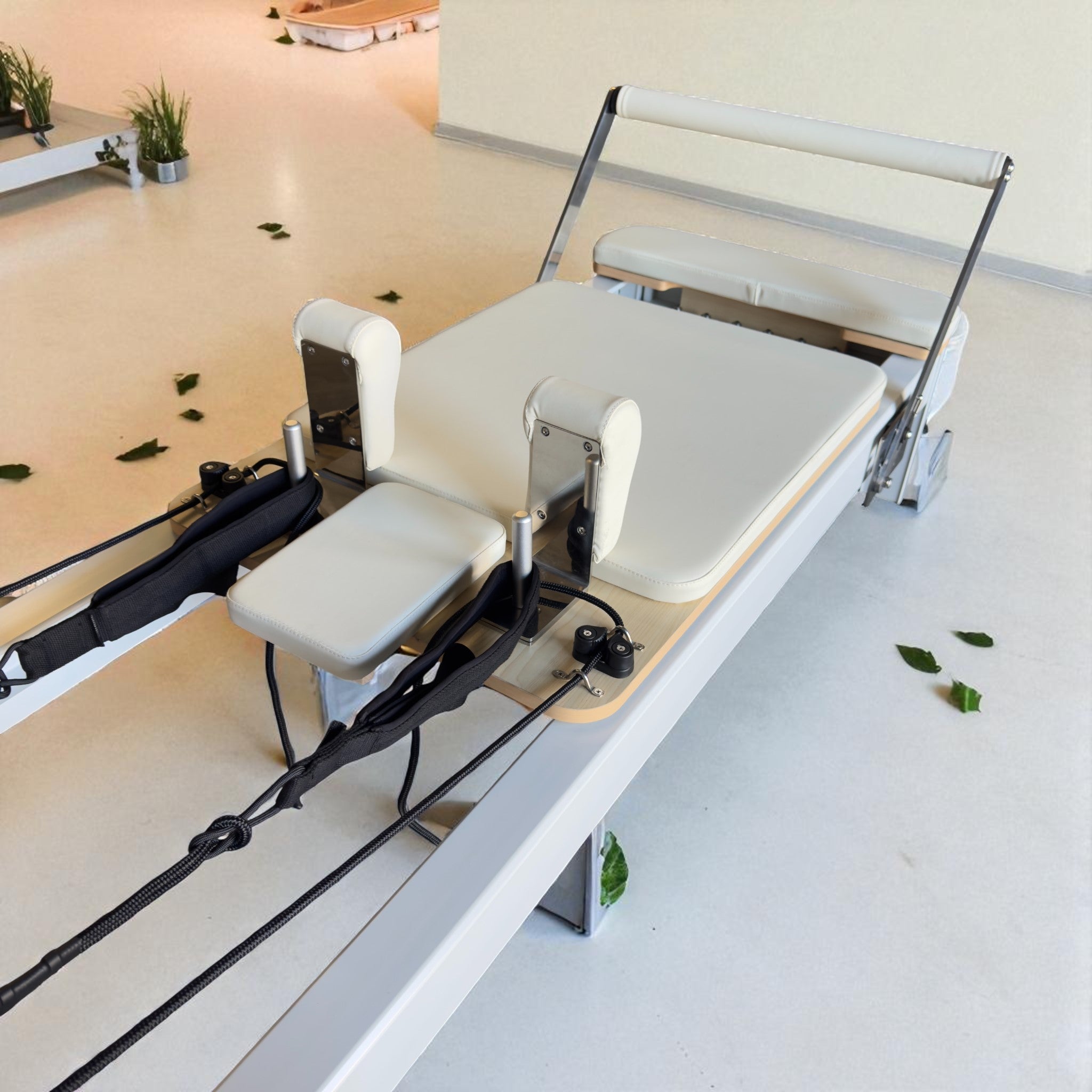 Adjustable footbar and headrest ergonomic setup Pearl Studio V2 creme